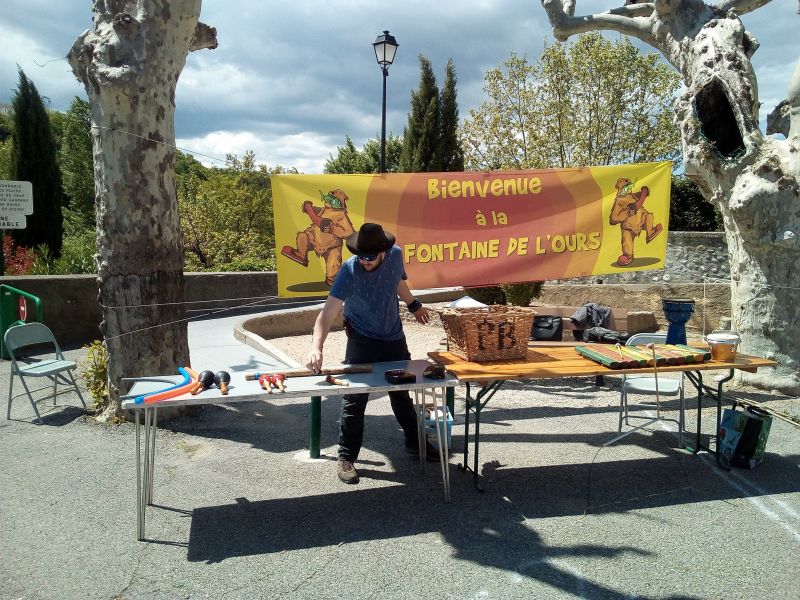 guillaume-animateur-environnement-en-activité-musique-verte-fête-des-animateurs-des-Alpes-de-Haute-Provence